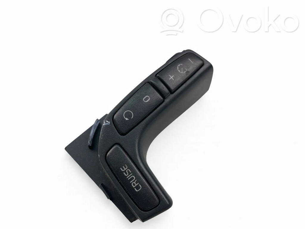 Volvo S80 Steering wheel buttons/switches 