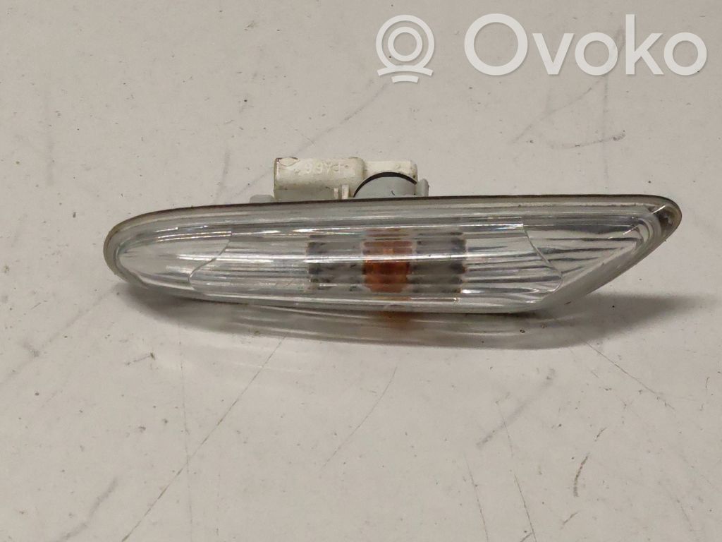 Front fender indicator light   7253325