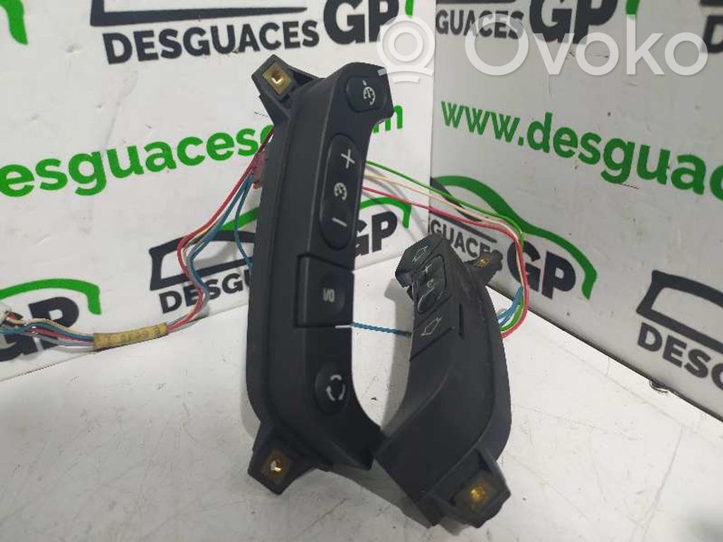 Boutons / interrupteurs volant   8363700