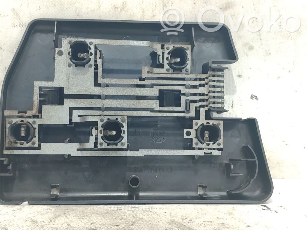 Ford Escort Takavalon polttimon suojan pidike 