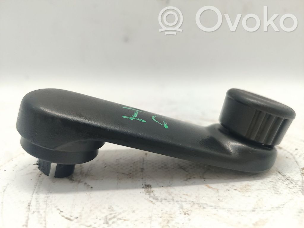Asa de la ventanilla de la puerta delantera   7700811387,7700811387