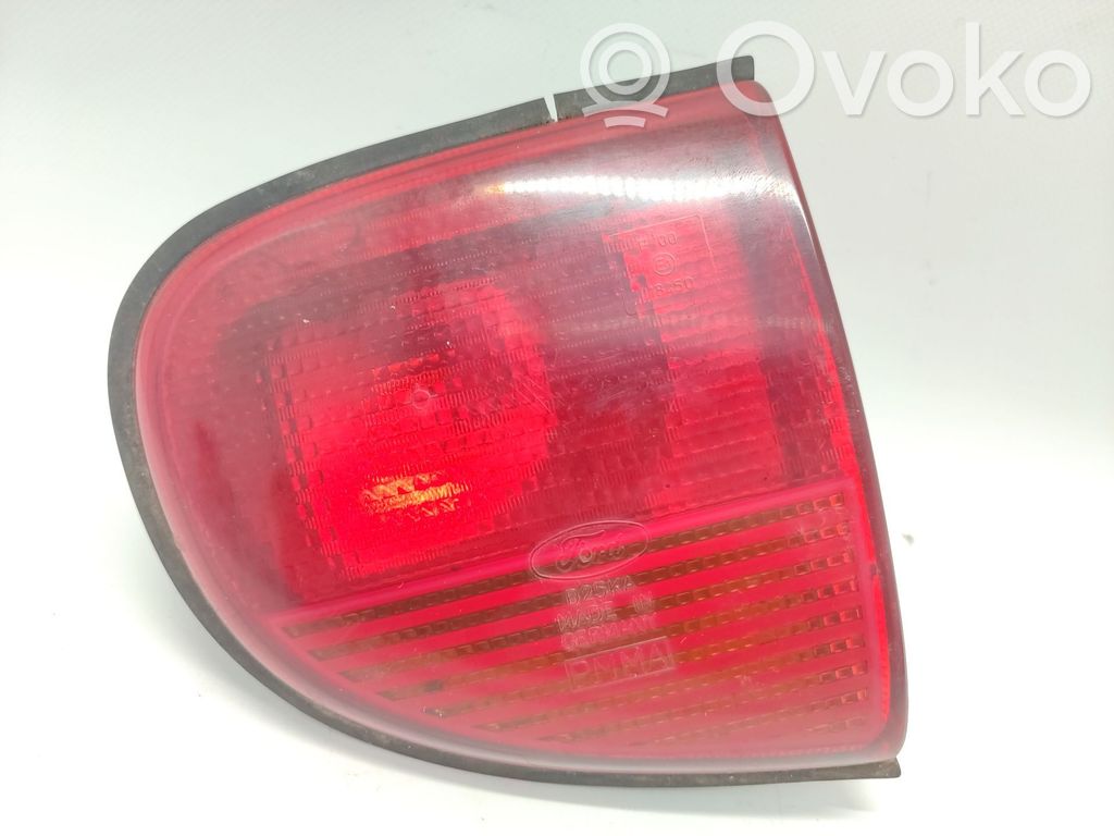 Ford Escort Lampă spate în caroserie 