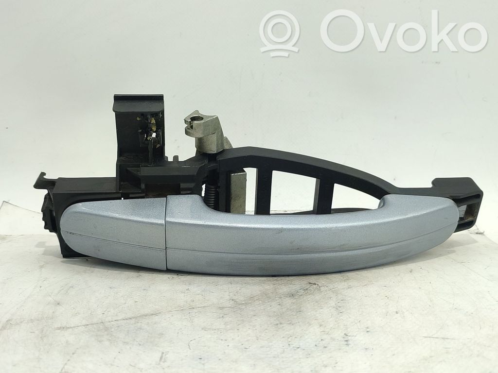Manecilla externa puerta trasera   1305822,4M51A266B22AD