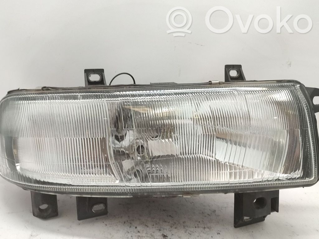 Renault Master II Lampa przednia 