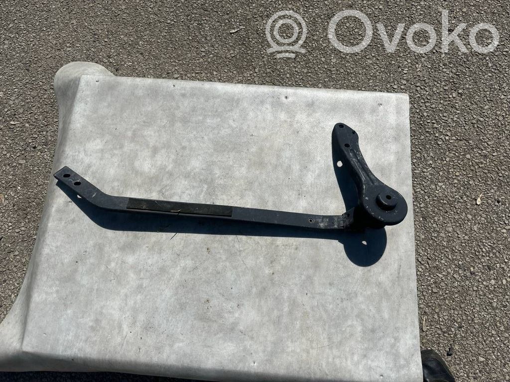 BMW 3 E92 E93 Cits aizmugures šasijas elements 