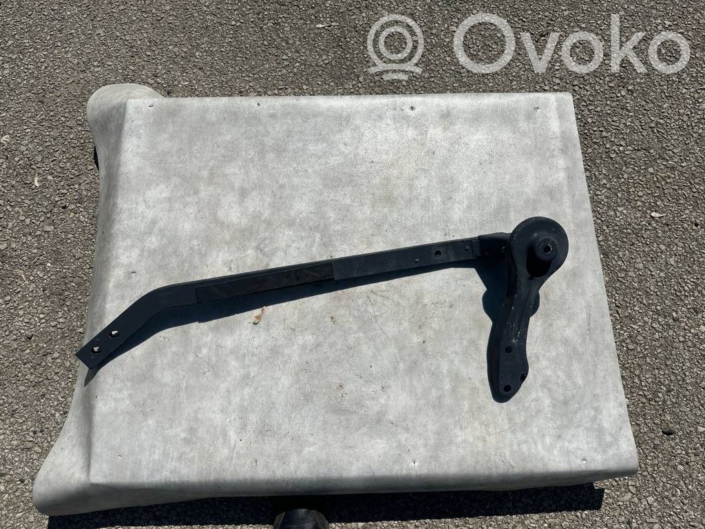 BMW M3 Cits aizmugures šasijas elements 