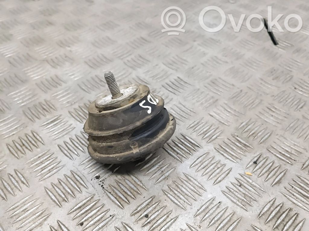BMW 5 E39 Variklio pagalvė 