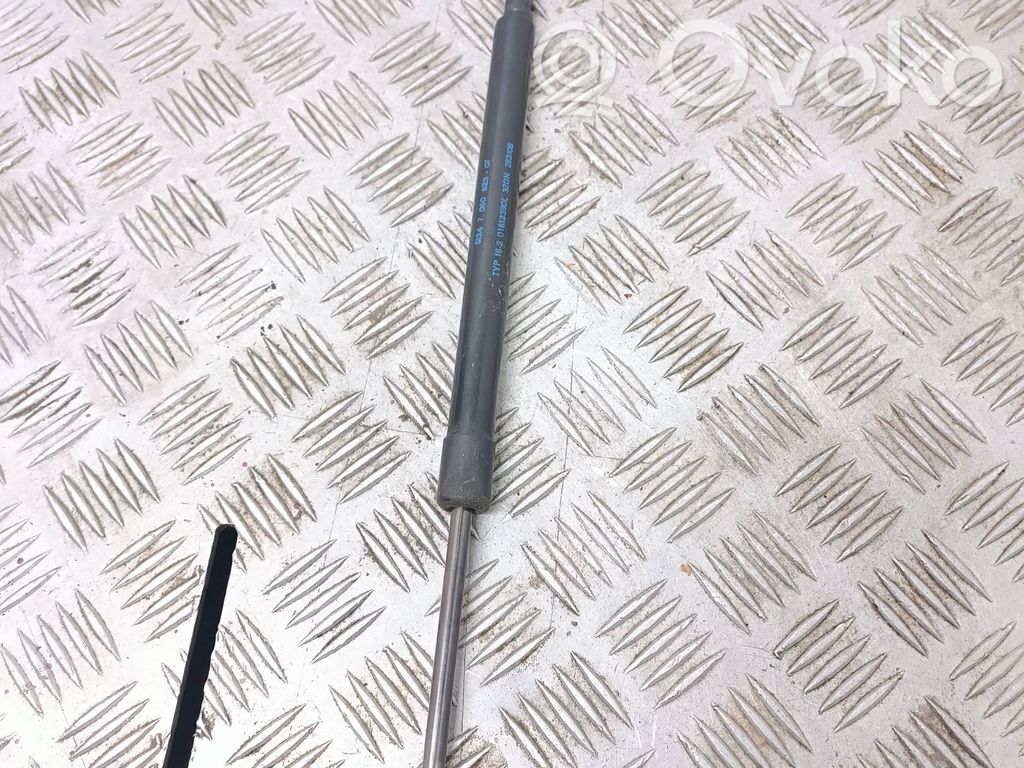 BMW 3 E90 E91 Tailgate/trunk strut/damper 