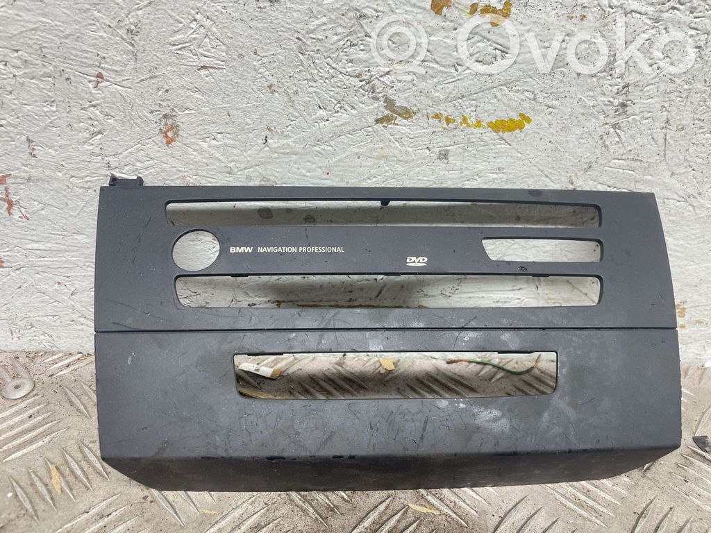 BMW 3 E90 E91 Verkleidung Radio / Navigation 