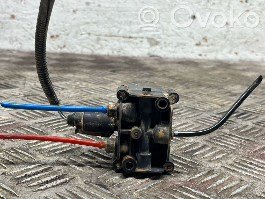 BMW 5 E60 E61 Air suspension control unit module (rear) 