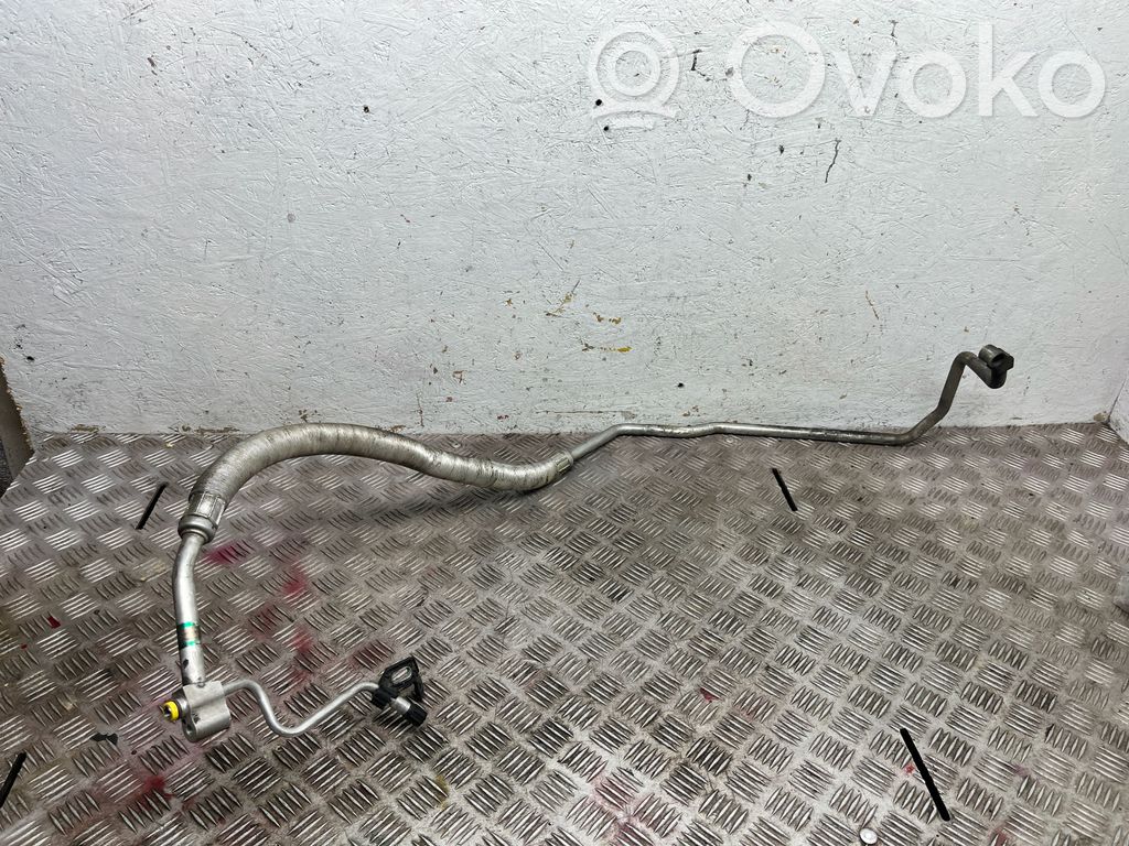 BMW 3 E46 Ilmastointilaitteen putki (A/C) 