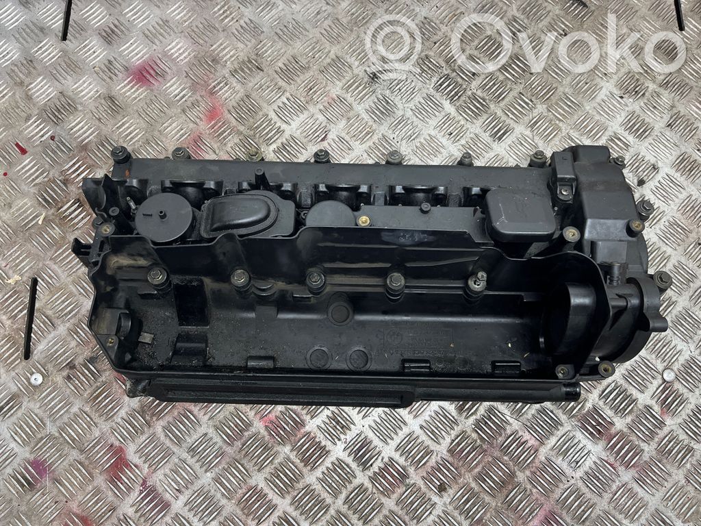 BMW 5 E39 Pokrywa zaworów 