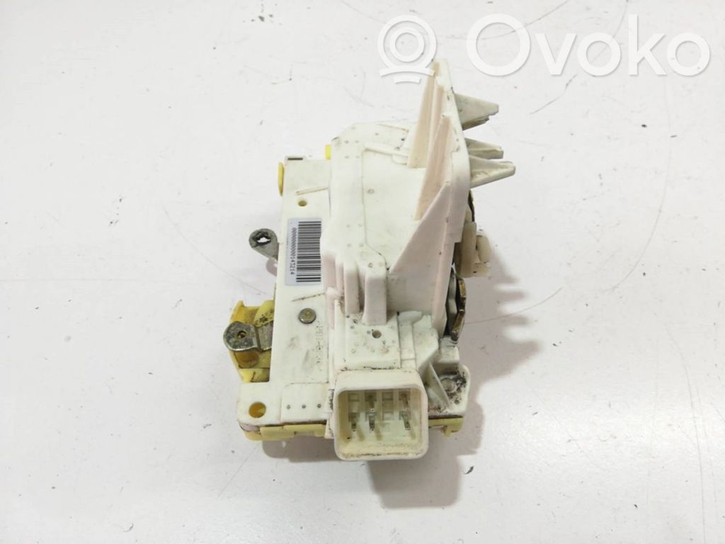 Ford Focus Priekšpusē slēdzene 