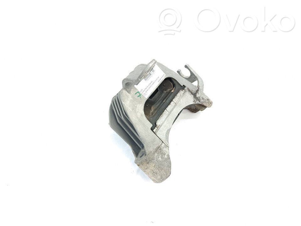 Engine mounting bracket   V06180