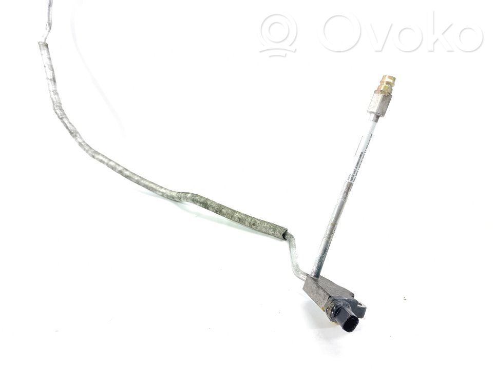 Ilmastointilaitteen putki (A/C)   8387650