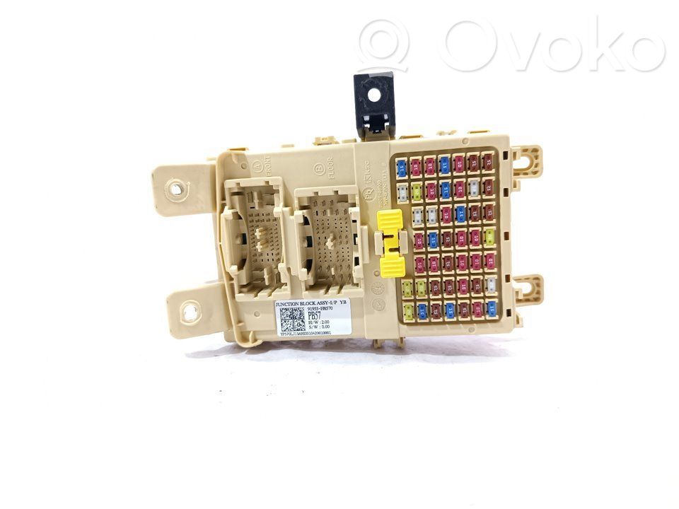 KIA Stonic Fuse module 