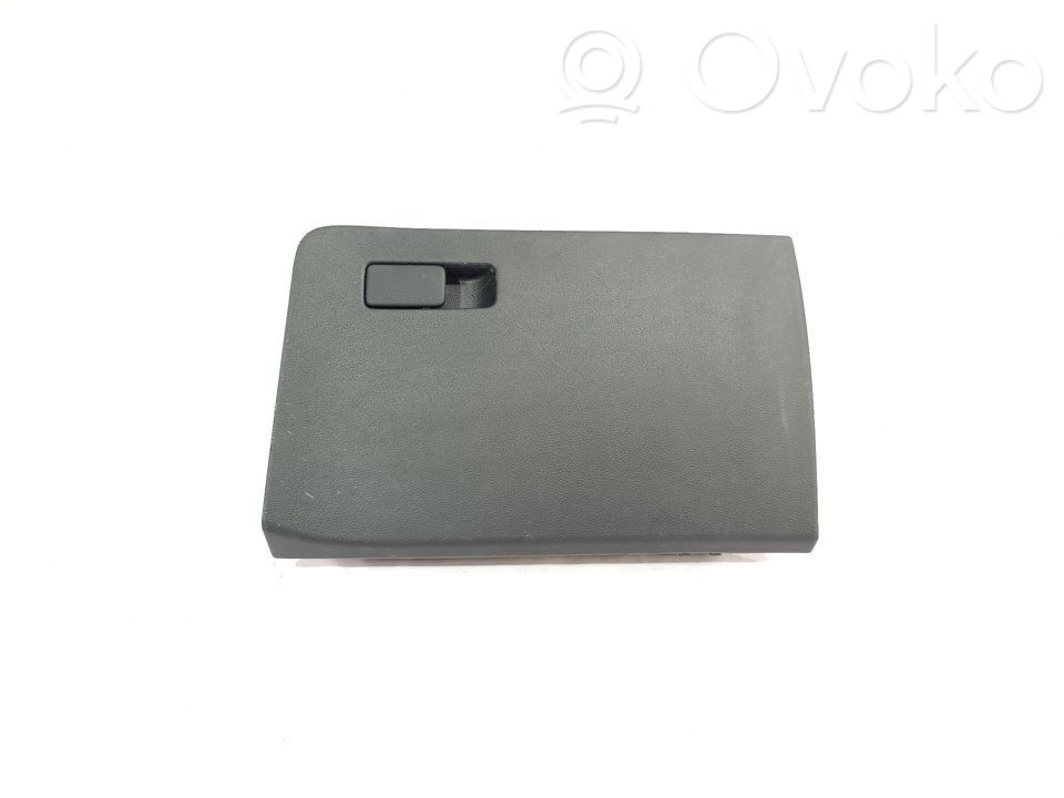 KIA Xceed Glove box 