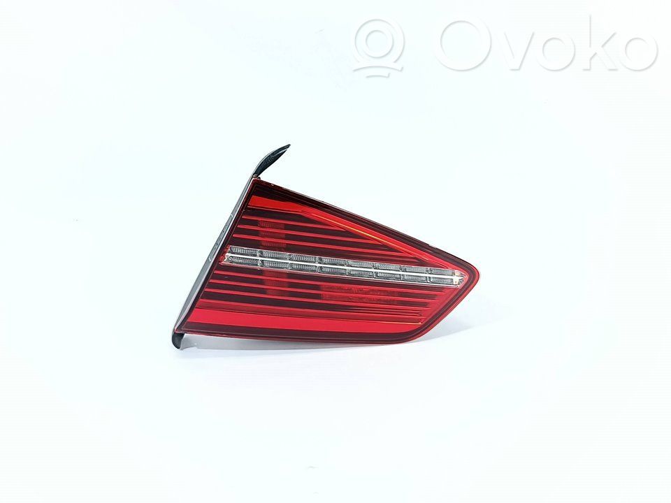 Volkswagen PASSAT B8 Lampy tylnej klapy bagażnika 