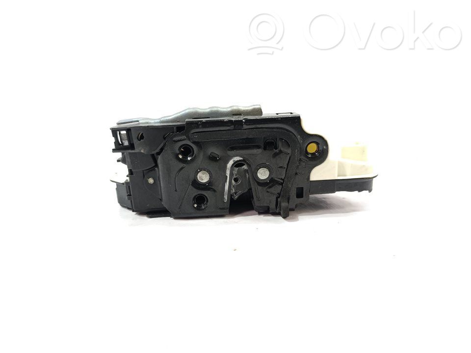 Volkswagen PASSAT B6 Front door lock 