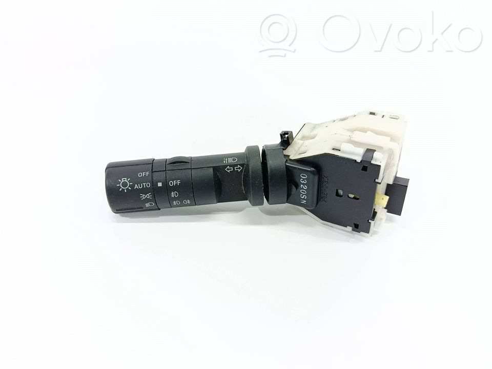 Nissan Qashqai+2 Interruptor de luz 