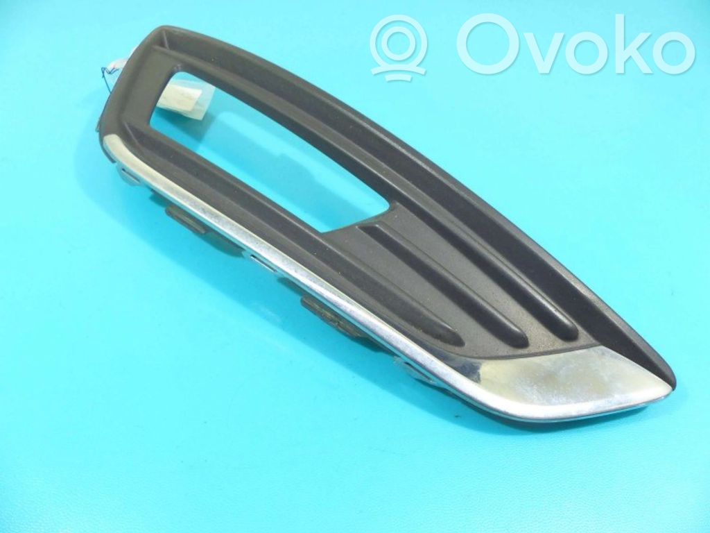 Ford Focus Front fog light trim/grill 