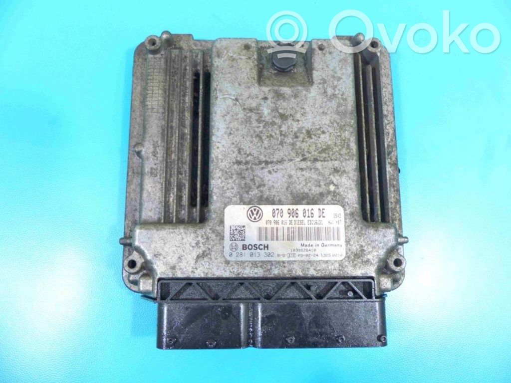 Volkswagen Touareg I Engine control unit/module ECU 