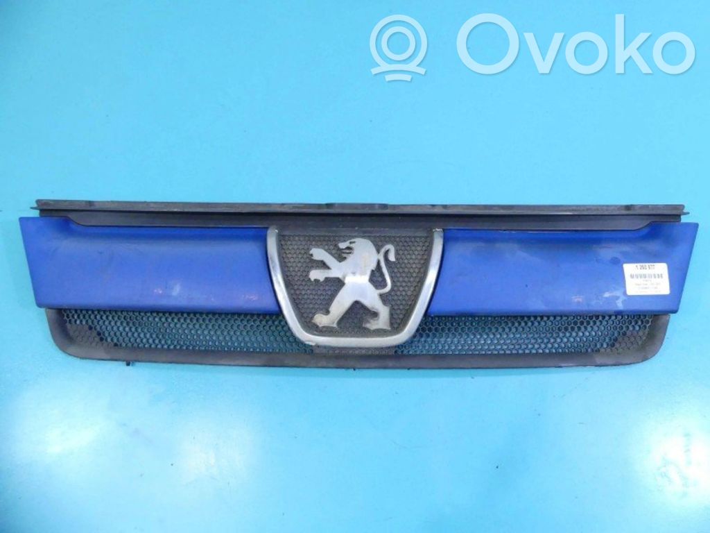 Peugeot Boxer Etupuskurin ylempi jäähdytinsäleikkö 