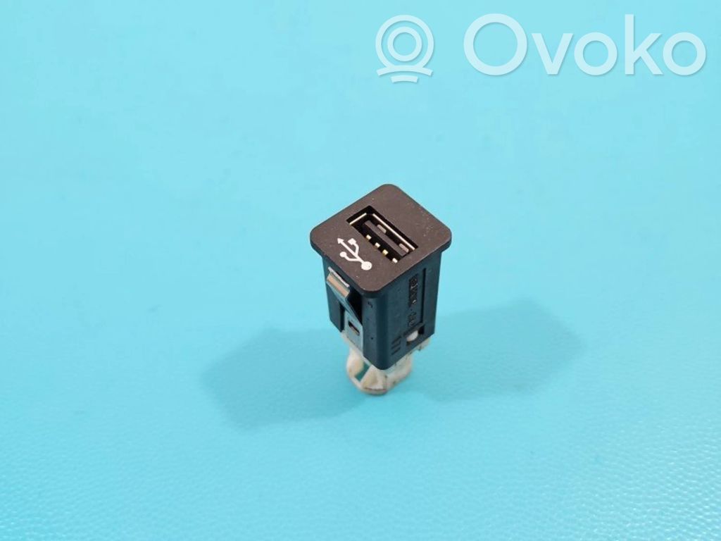 BMW X5 E70 USB socket connector 