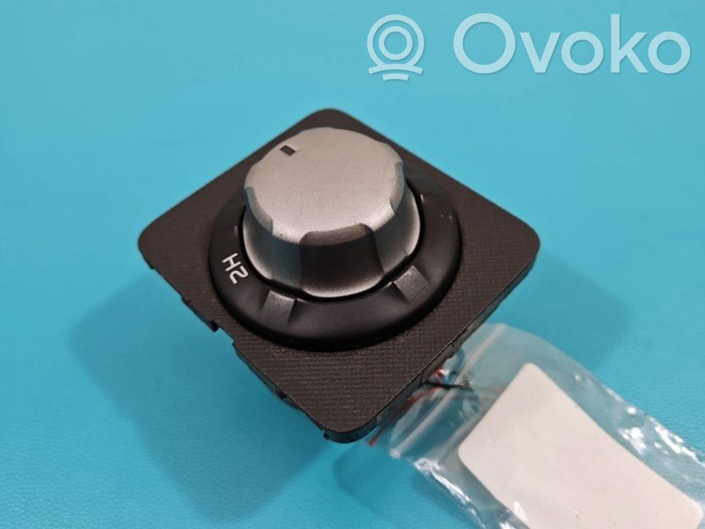Isuzu D-Max Seat control switch 