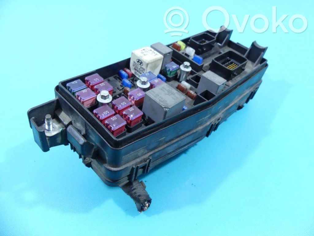 KIA Carnival Fuse box set 