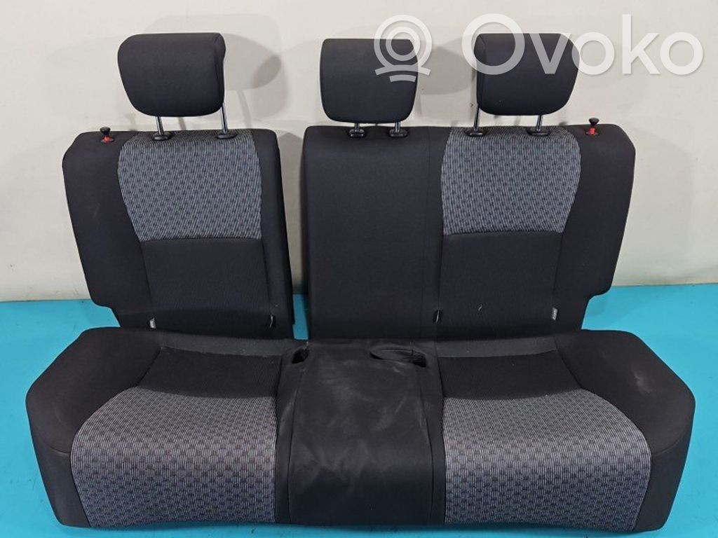 Toyota Yaris Al doilea rând de scaune 