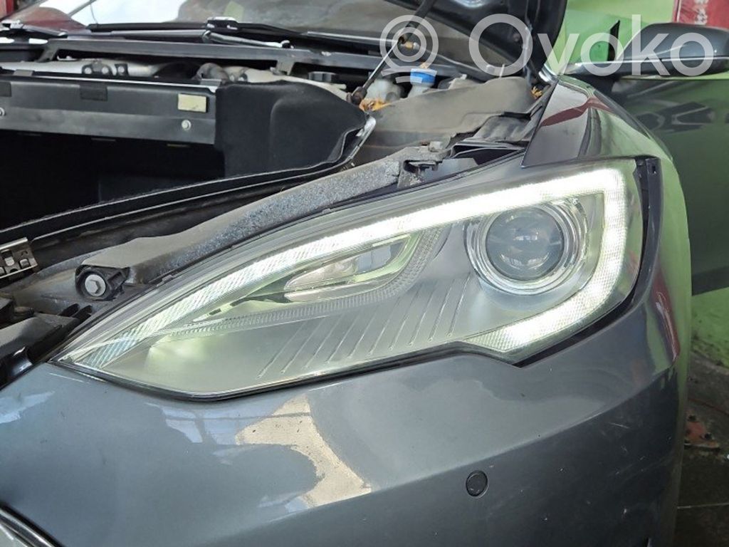 Tesla Model S Scheinwerfer 