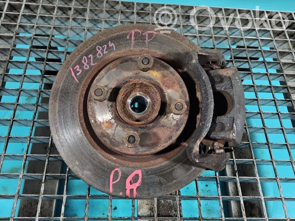 Nissan Tiida C11 Fuzetă butuc roată față