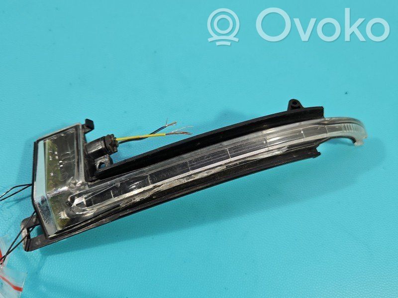 Audi A4 S4 B8 8K Kierunkowskaz przedni 