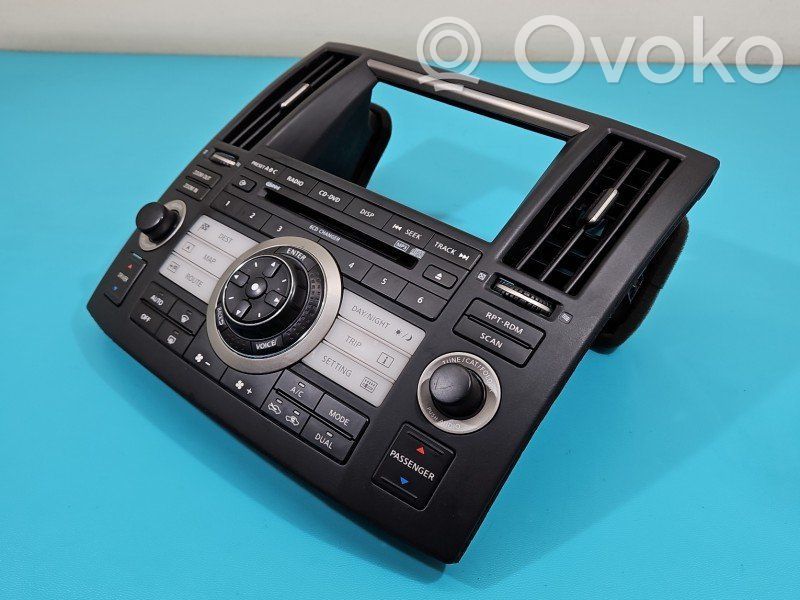 Infiniti FX Radio/CD/DVD/GPS head unit 