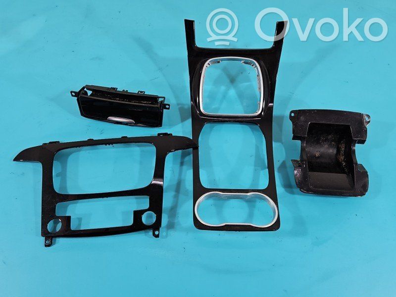 Embellecedor de la consola central   IMPRK1398070,7M2118522CAW,AM21R045H20A,AM21U04788CB37AE