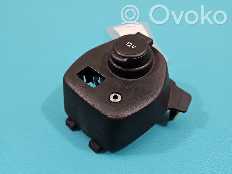 Toyota Aygo AB40 Presa 12V (anteriore) 