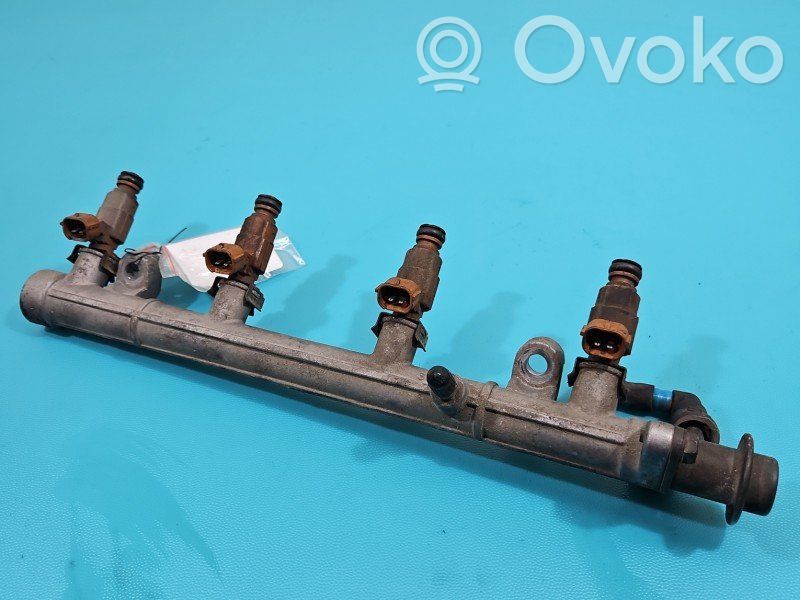KIA Carens I Inyector de combustible 