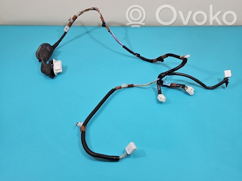 Toyota RAV 4 (XA40) Cableado de puerta trasera 