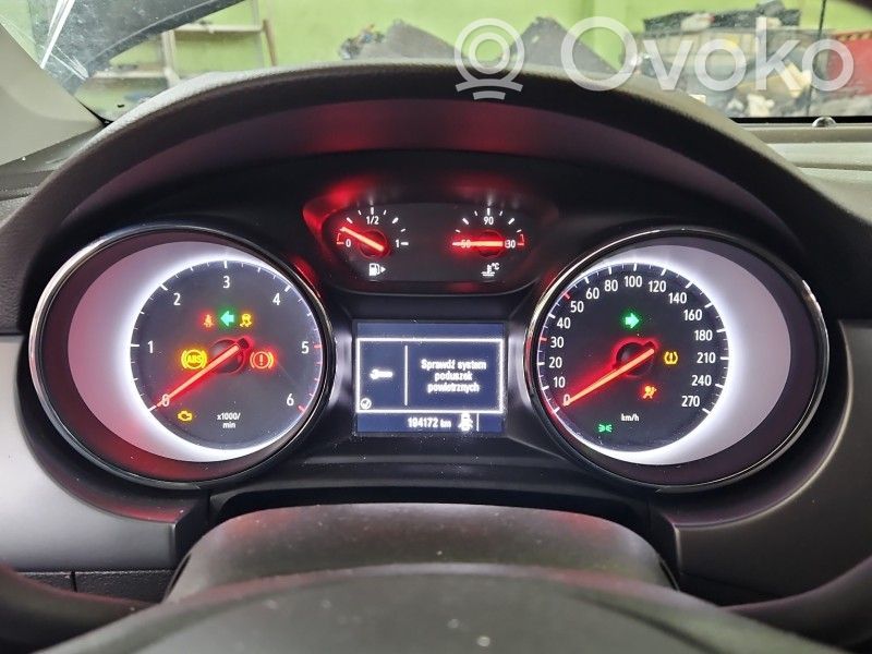 Opel Astra K Geschwindigkeitsmesser Cockpit 