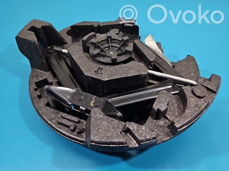 Volvo V40 Lift Jack 