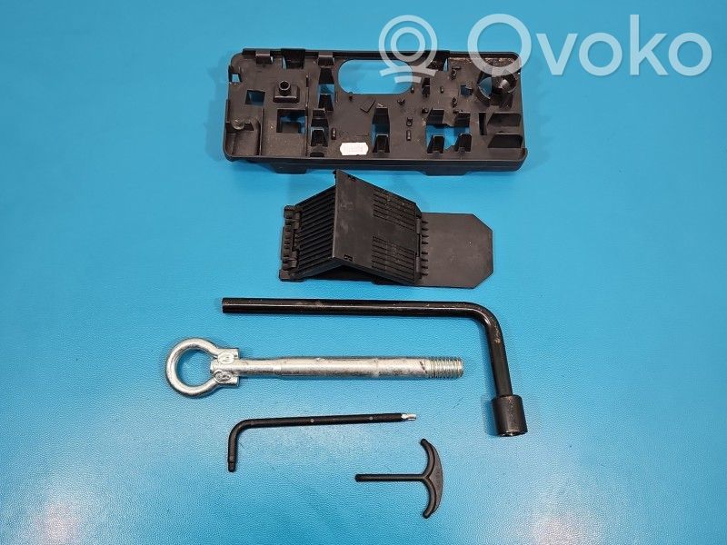 Toyota ProAce City Towing hook eye 