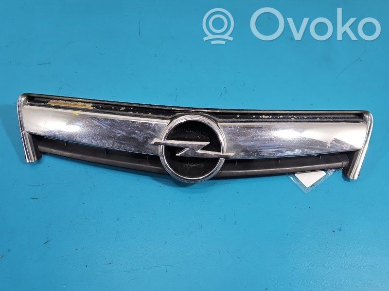 Opel Antara Front bumper upper radiator grill 