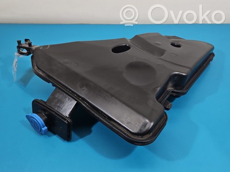 BMW 5 G30 G31 G38 Windshield washer fluid reservoir/tank 