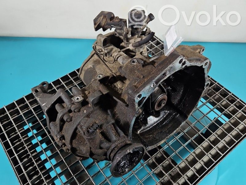 Volkswagen PASSAT B4 Manual 5 speed gearbox 