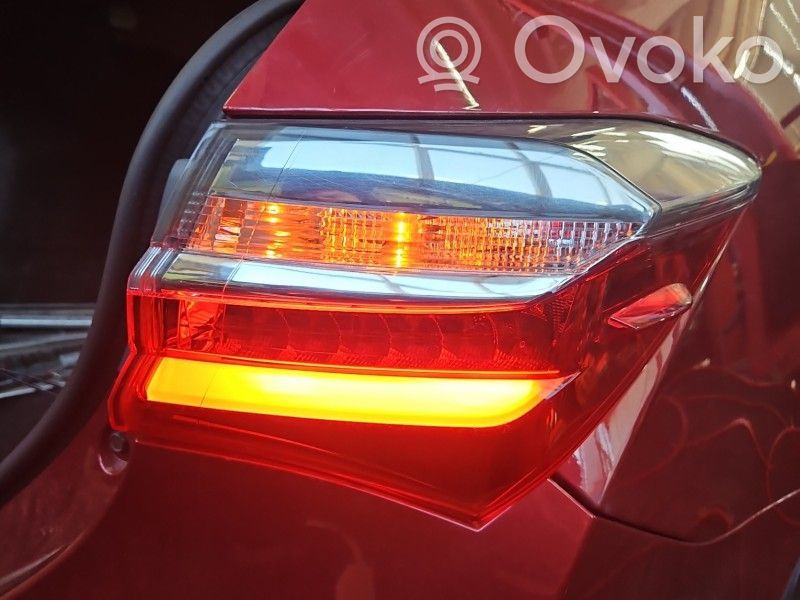 Toyota Corolla E160 E170 Задний фонарь в кузове 