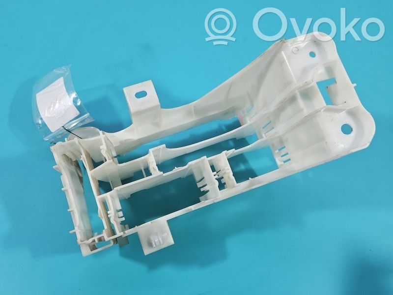 Toyota Auris E180 Altra parte del vano motore 