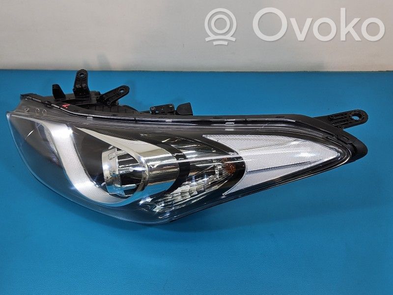 Hyundai i30 Lampa przednia 
