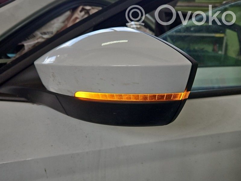 Skoda Octavia Mk4 Rétroviseur électrique de porte avant 