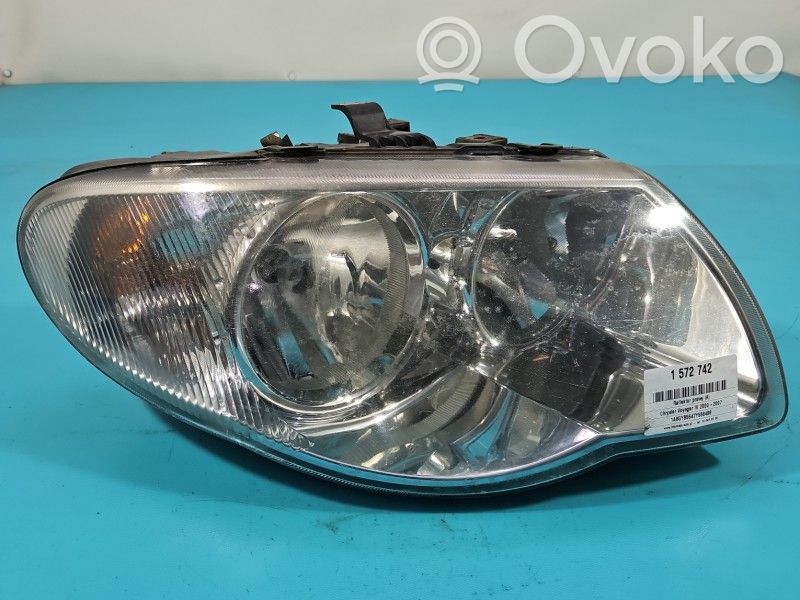 Chrysler Voyager Lampa przednia 
